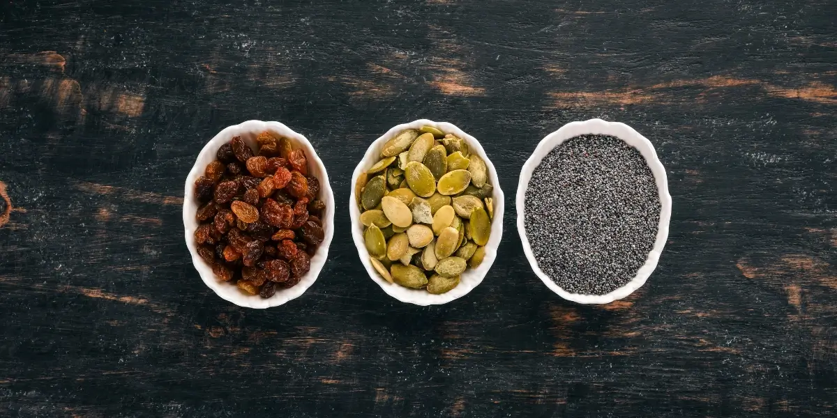 10 Health Benefits of Black Raisins with Seeds